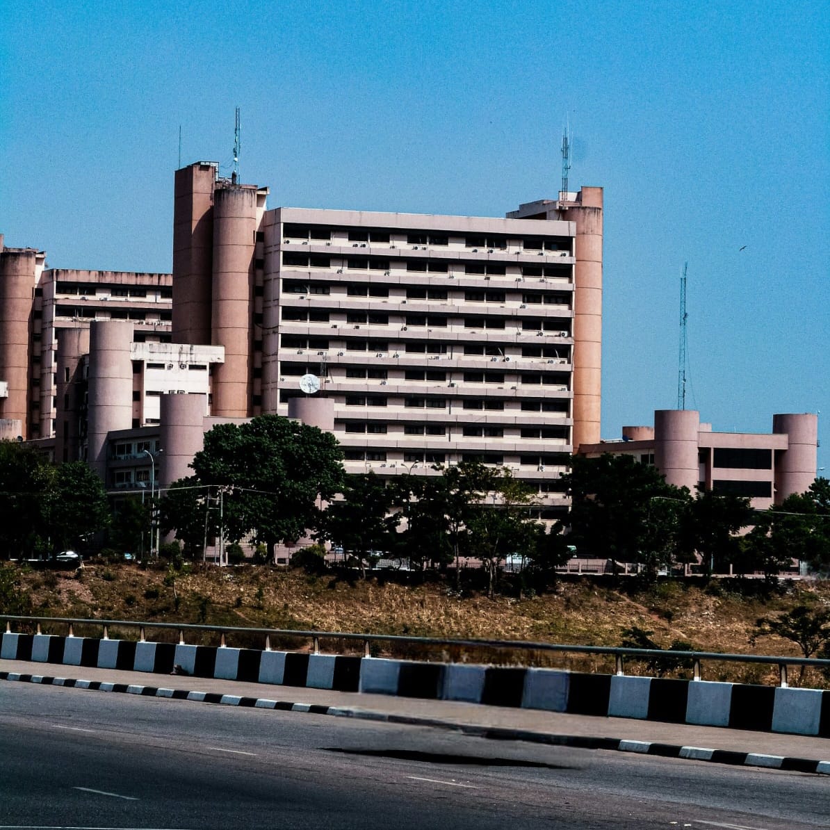 Abuja ministry building, institutional environment